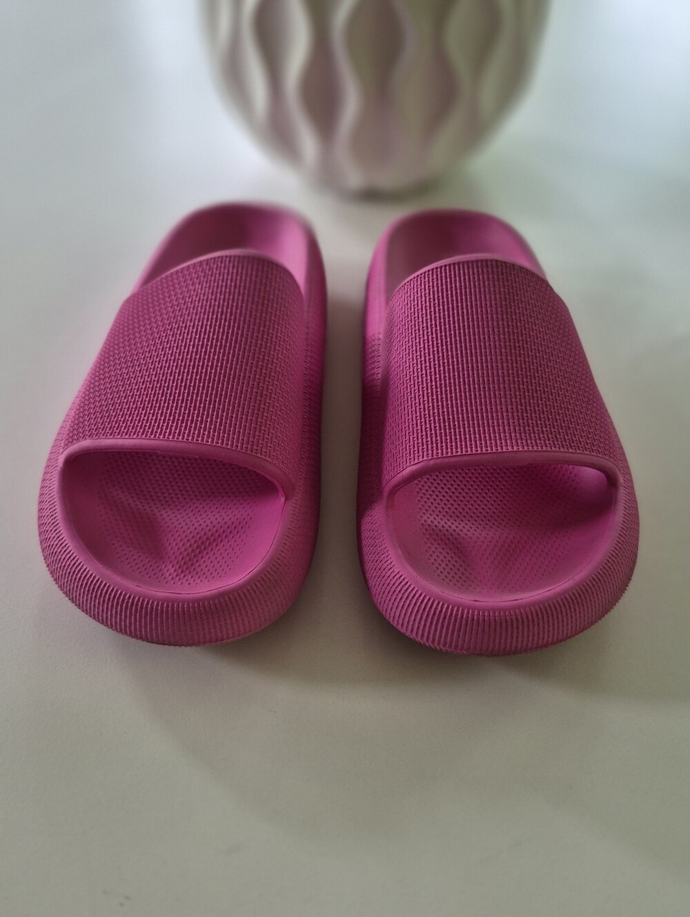 Women’s Cushionaire Pink Slide Sandals Size 9